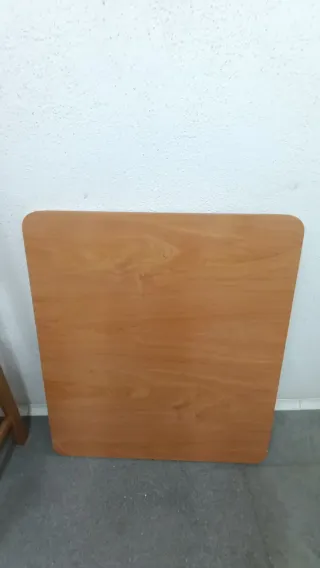 Mesa de comedor de madera