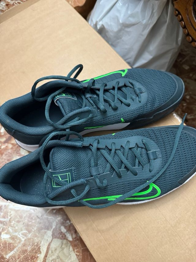 Zapatillas Nike Vapor Lite negras logo en verde