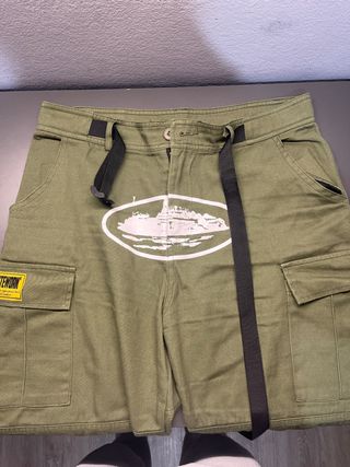 Pantalones cargo verdes con cinturón