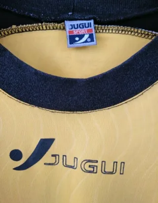 Camiseta Deportiva Jugui Amarilla y Negra