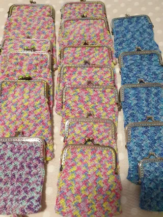 Monederos y bolsos de ganchillo multicolor Artesan