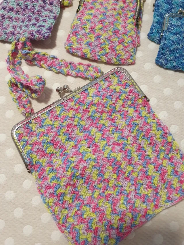 Monederos y bolsos de ganchillo multicolor Artesan