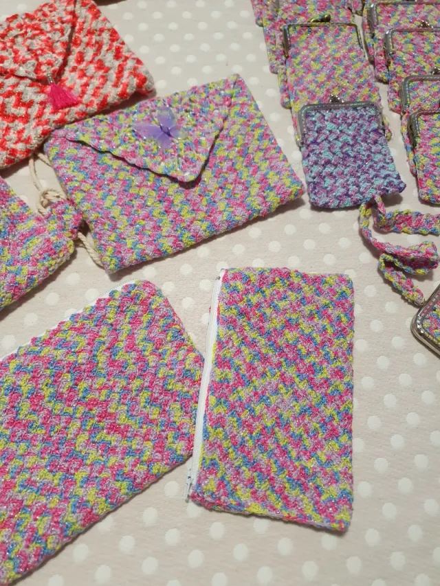 Monederos y bolsos de ganchillo multicolor Artesan