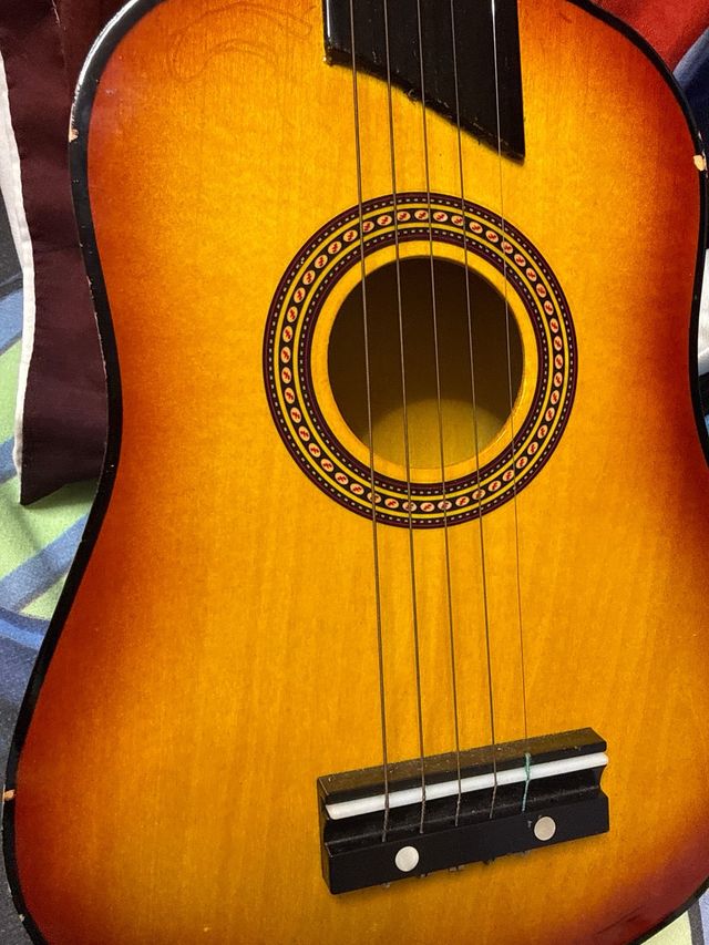 Guitarra española de juguete