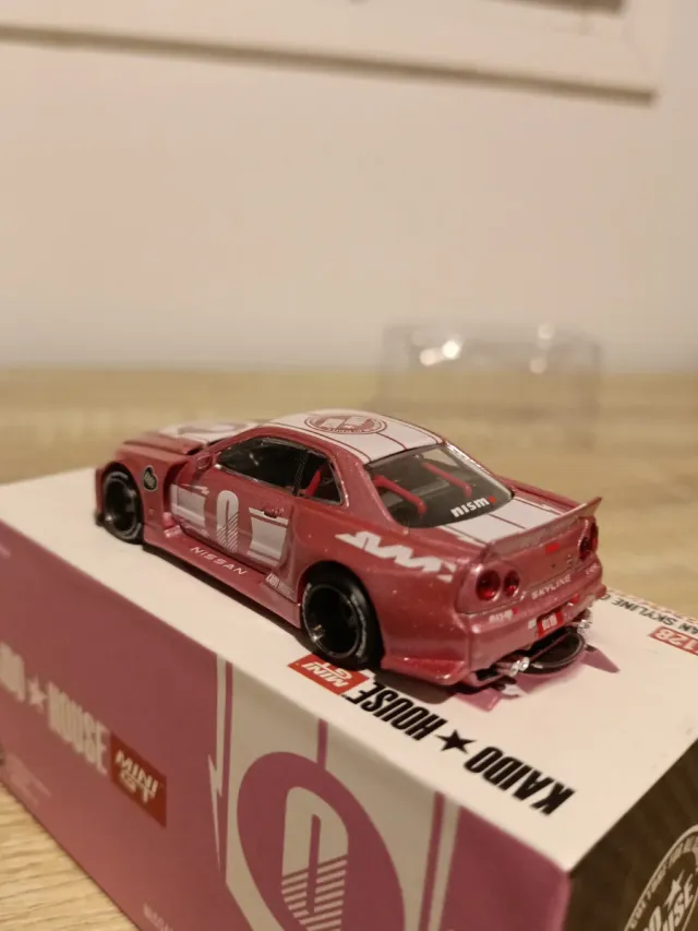 Mini GT Kaido House Nissan Skyline GT-R R34