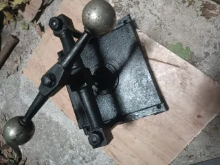 Prensa de encuadernación antigua