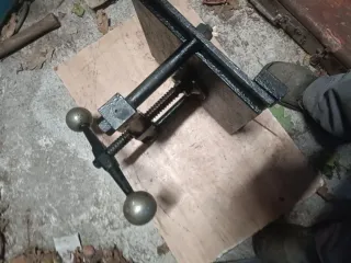 Prensa de encuadernación antigua