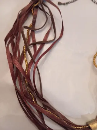 Colgante trisquel celta marrón y dorado