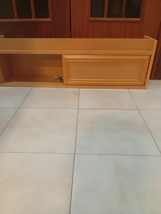 Estantería de madera color beige/marrón,puerta cor