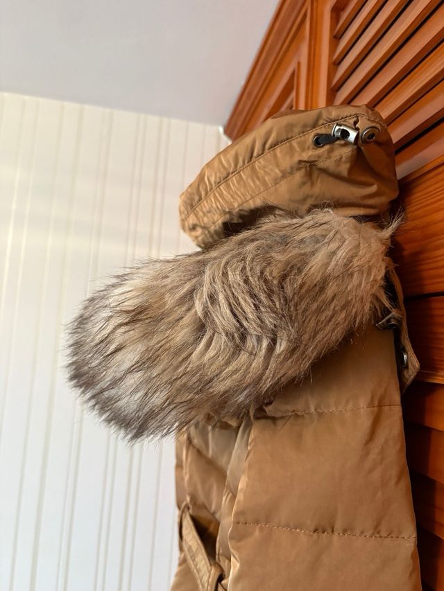 Abrigo acolchado camel mujer largo