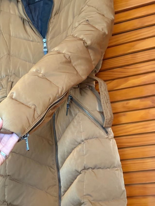 Abrigo acolchado camel mujer largo