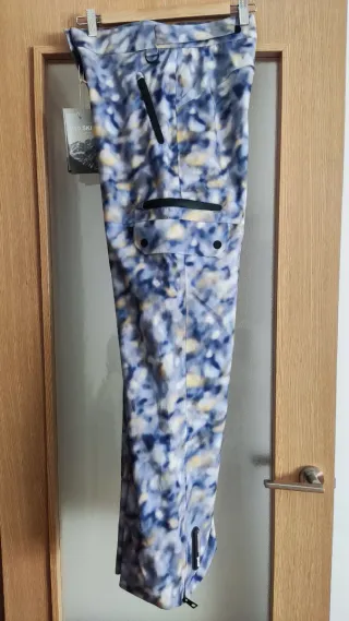 Pantalón nieve Zara