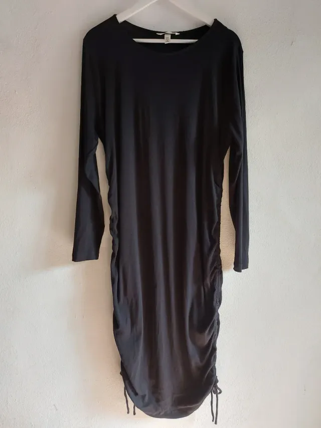 Vestido negro canalé con cordones