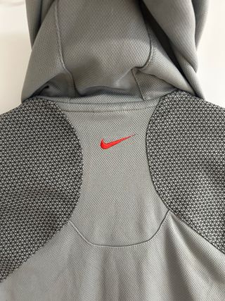 Sudadera sin mangas Nike gris y roja