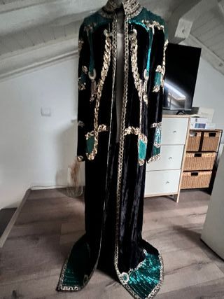 Abrigo Terciopelo Negro y Lentejuelas Verdes