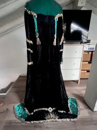 Abrigo Terciopelo Negro y Lentejuelas Verdes