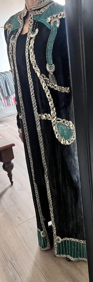 Abrigo Terciopelo Negro y Lentejuelas Verdes