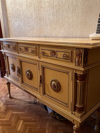 Mueble recibidor diseño antiguo beige y oro