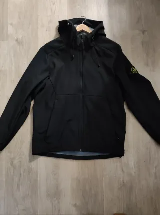 Chaqueta Stone Island con capucha Negra