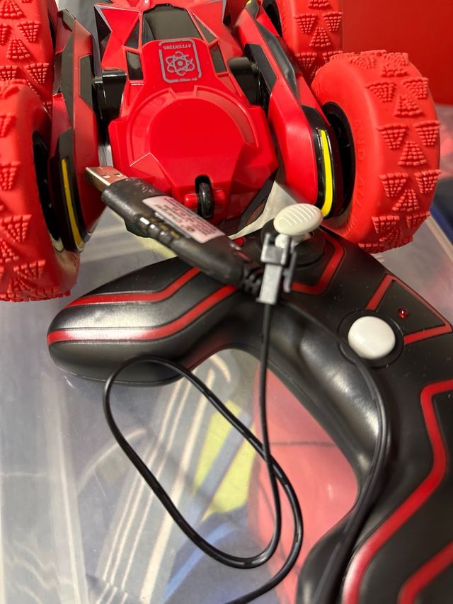 Coche teledirigido rojo