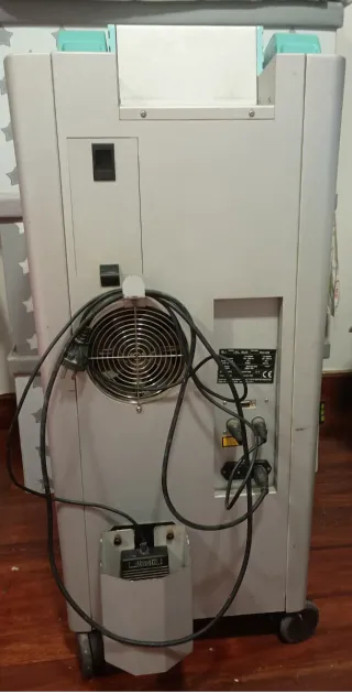 Vendo maquina de láser IPL por no poder ejercer