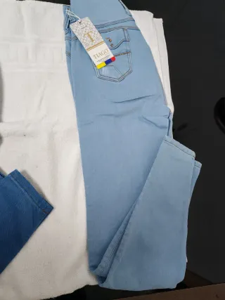 Pantalón marca colombiana.