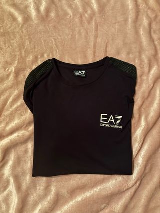 Maglietta EA7 nera con dettagli