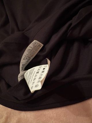 Maglietta EA7 nera con dettagli