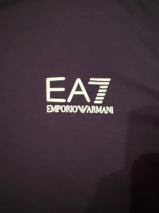 Maglietta EA7 nera con dettagli