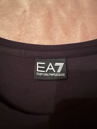 Maglietta EA7 nera con dettagli