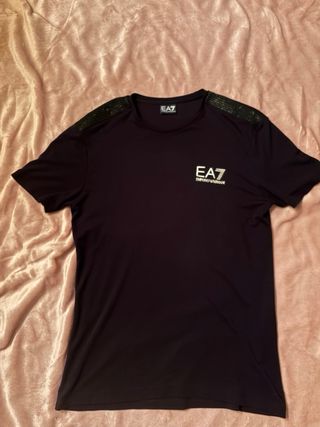 Maglietta EA7 nera con dettagli