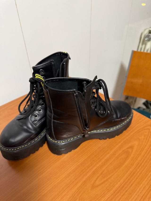 Botas niña negras, un poco rozadas