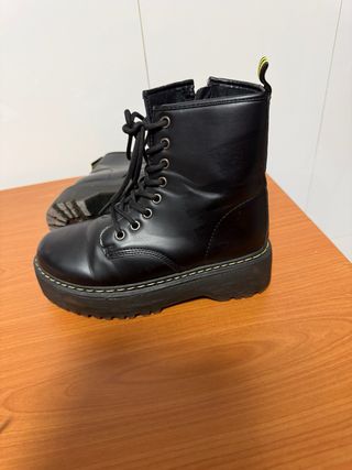 Botas niña negras, un poco rozadas