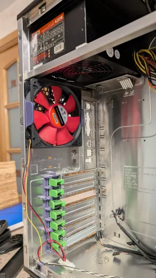 Caja PC Thermaltake Tsunami Negra + Fuente Xilen