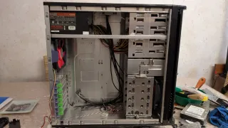 Caja PC Thermaltake Tsunami Negra + Fuente Xilen