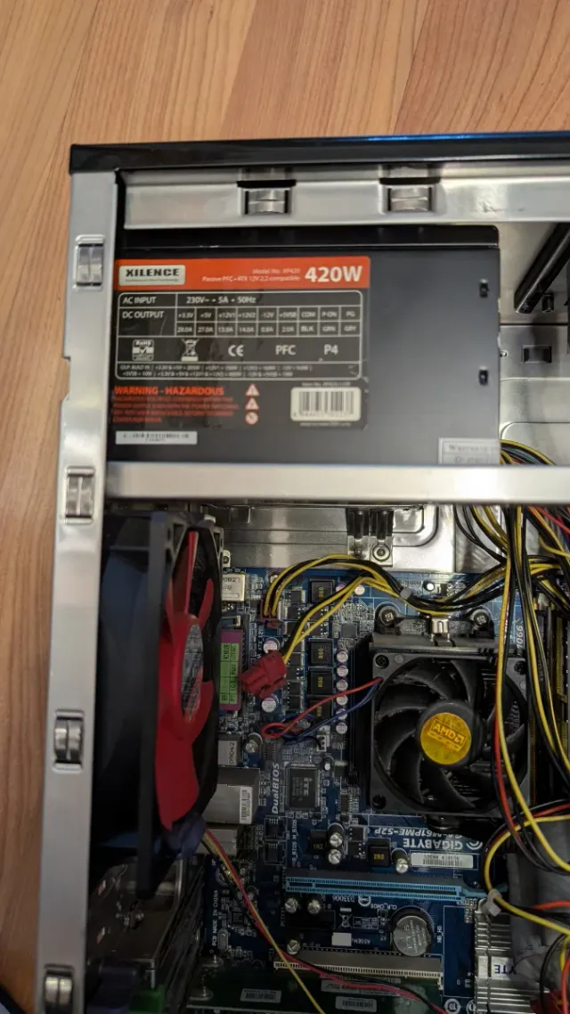 Caja PC Thermaltake Tsunami Negra + Fuente Xilen