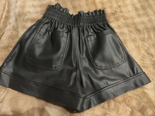 Shorts Ecopiel Negro Mujer