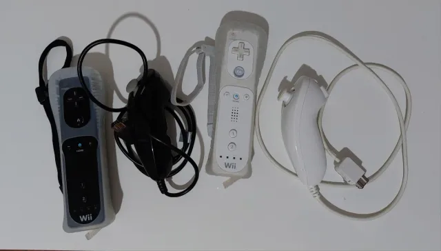 Consola Nintendo Wii + 2 mandos + juego