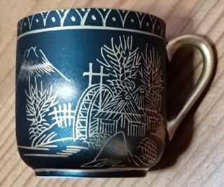 Juego de café japonés paisaje dorado