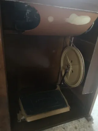 Máquina de coser Alfa con mueble
