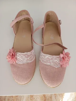 Zapatos comunión niña rosa y encaje