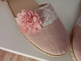 Zapatos comunión niña rosa y encaje