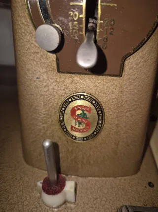 Máquina de coser Singer antigua