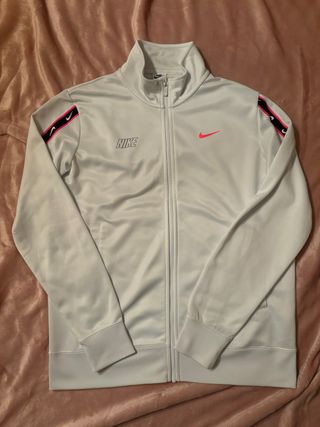 Giacca Nike bianca con dettagli rosa