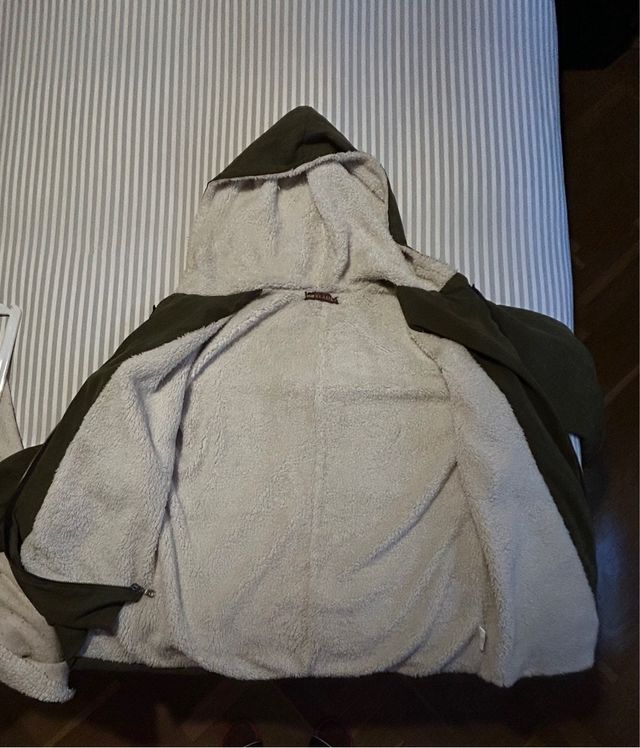 Chaqueta verde entretiempo con borreguillo
