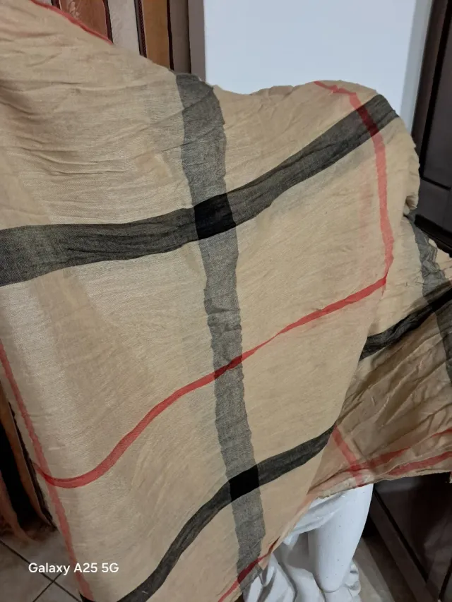 Sciarpa a quadri beige, nera e rossa