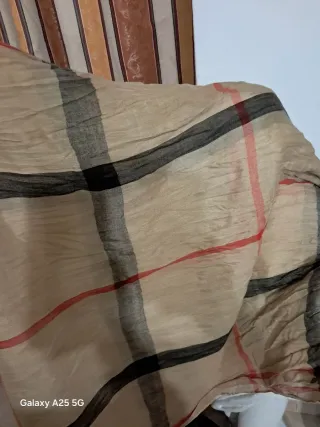 Sciarpa a quadri beige, nera e rossa