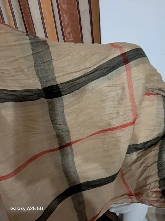 Sciarpa a quadri beige, nera e rossa