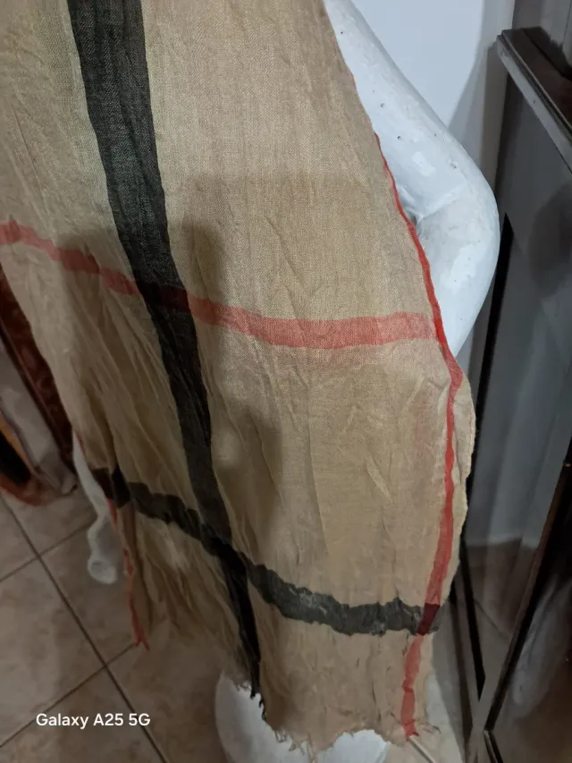 Sciarpa a quadri beige, nera e rossa