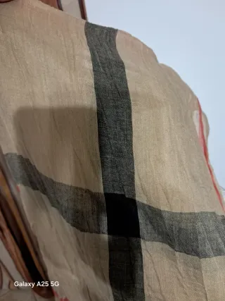 Sciarpa a quadri beige, nera e rossa